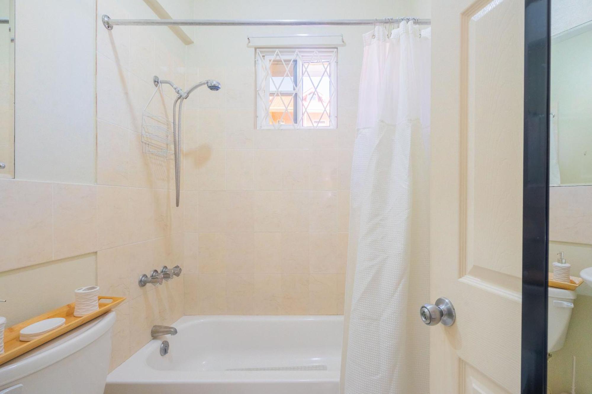 Musgrave Annex- Comfy 1 Bedroom Apartment On The Ground Floor Кінгстон Екстер'єр фото